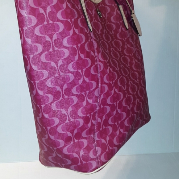 Sold COACH peyton XL Signature Dream C Tote - Picture 6 of 8